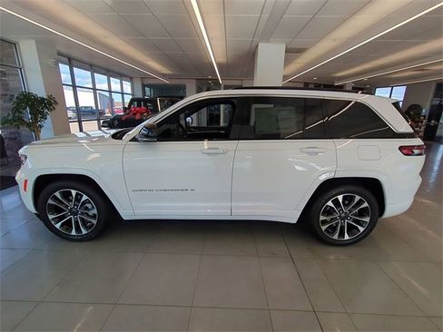 New 2025 Jeep Grand Cherokee Overland w/ Luxury Tech Group IV image 7
