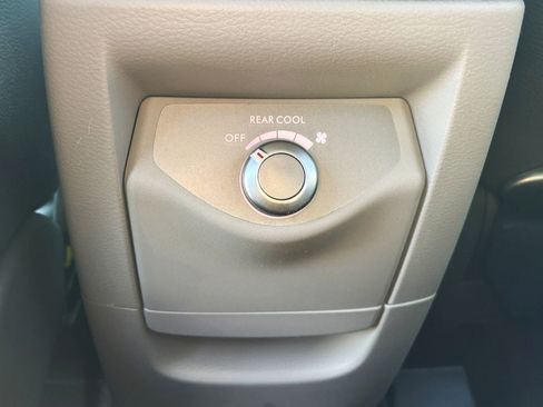 Used 2011 Subaru Tribeca Limited w/ PWR Moonroof Pkg image 11