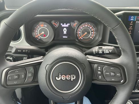 Used 2025 Jeep Wrangler Unlimited Sport AWD/4WD image 29