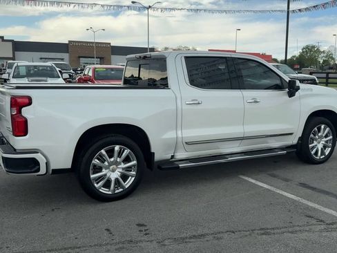 Used 2022 Chevrolet Silverado 1500 High Country w/ High Country Premium Package AWD/4WD image 7