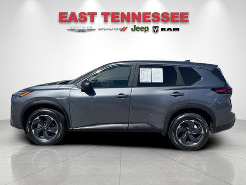 Used 2025 Nissan Rogue SV image 6