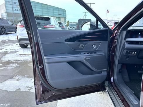 Used 2024 Lincoln Nautilus Reserve w/ Equipment Group 202A image 9