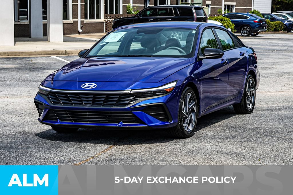 Used 2025 Hyundai Elantra Sport FWD image 3