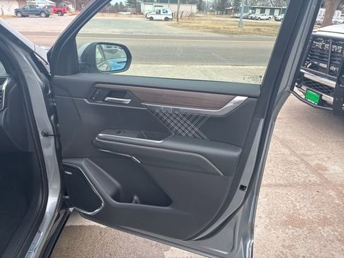 Used 2025 GMC Acadia Denali w/ LPO, Floor Liner Package image 20