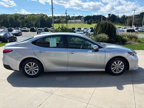Used 2025 Toyota Camry LE FWD image 8
