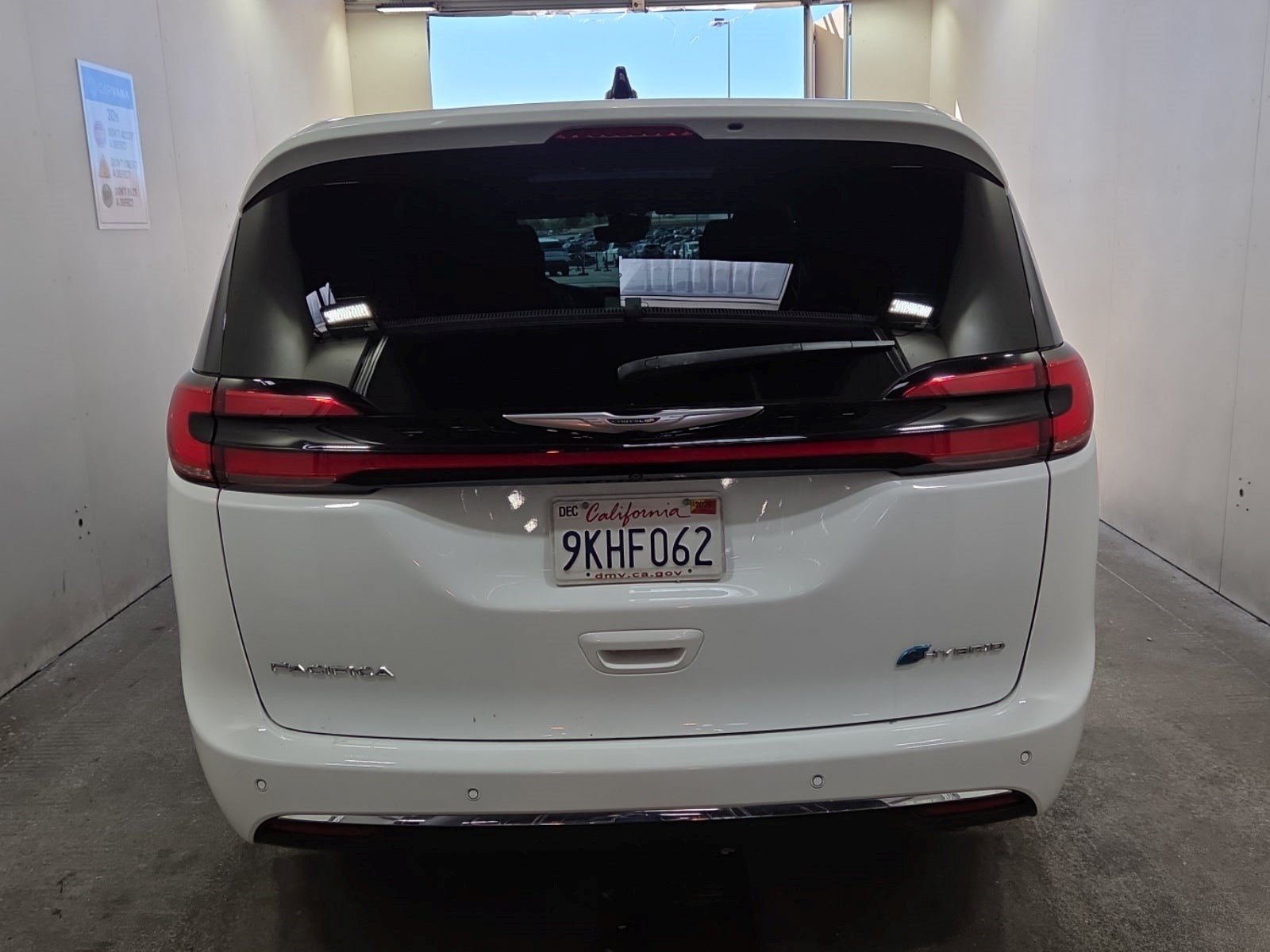 Used 2023 Chrysler Pacifica Limited w/ Uconnect Theater Family Group FWD image 5