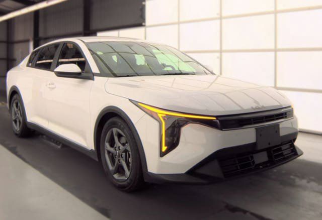 Used 2025 Kia K4 FWD image 5
