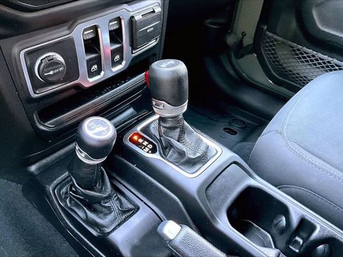 Used 2021 Jeep Wrangler Sport AWD/4WD image 28
