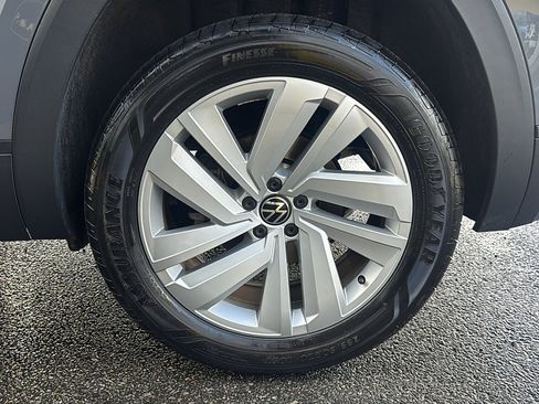Used 2023 Volkswagen Atlas Cross Sport SE AWD/4WD image 40