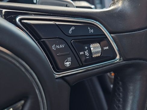 Used 2018 Bentley Bentayga image 26