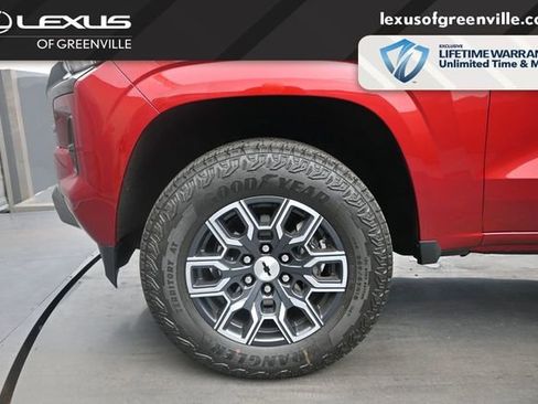 Used 2025 Chevrolet Colorado Z71 w/ Technology Package AWD/4WD image 9