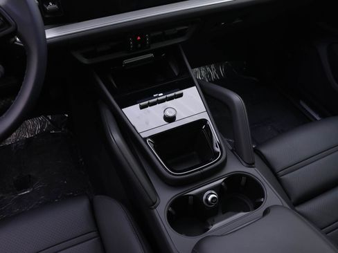 Used 2024 Porsche Cayenne image 19