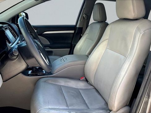 Used 2016 Toyota Highlander XLE image 21