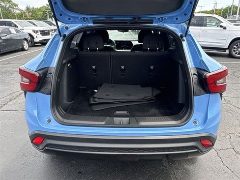 Used 2024 Chevrolet Trax RS w/ Sunroof Package FWD image 24