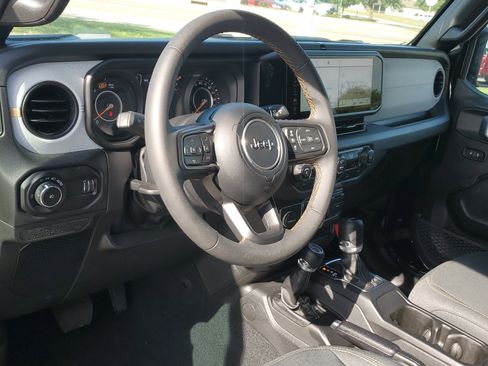 Used 2024 Jeep Wrangler Sport S image 15