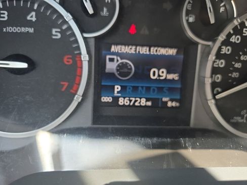Used 2015 Toyota Tundra 4x4 CrewMax image 21