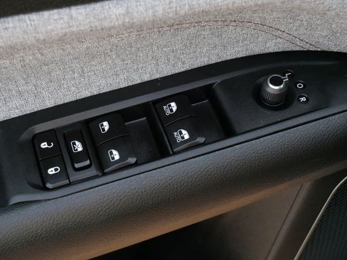 Used 2023 Jeep Compass Latitude AWD/4WD image 19