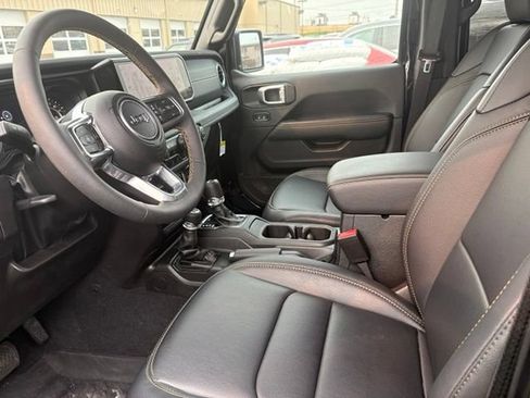 Used 2024 Jeep Wrangler Unlimited Sahara w/ Technology Group AWD/4WD image 14