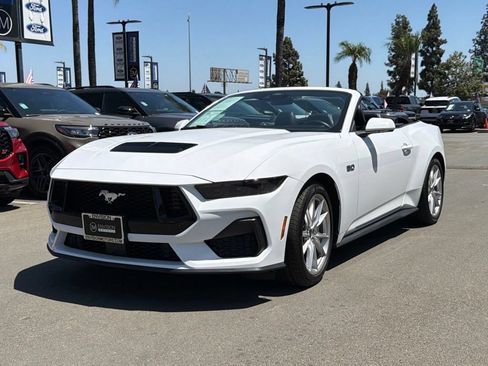 Used 2025 Ford Mustang GT Premium RWD image 4