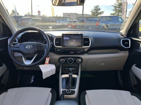 Used 2022 Hyundai Venue SEL image 22