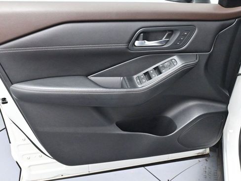 Used 2023 Nissan Rogue SL FWD image 11