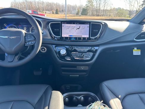New 2026 Chrysler Pacifica Select w/ S Appearance Package FWD image 19
