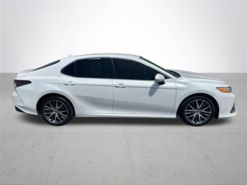 Used 2021 Toyota Camry XLE FWD image 6