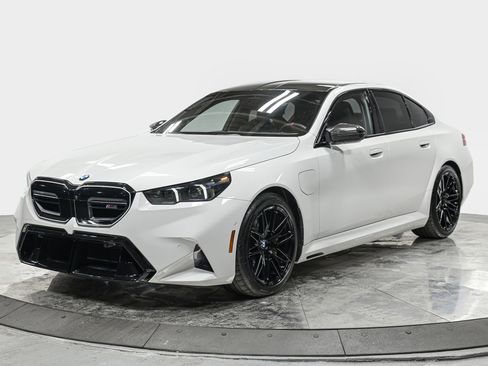 Used 2025 BMW M5 w/ Carbon Package image 1