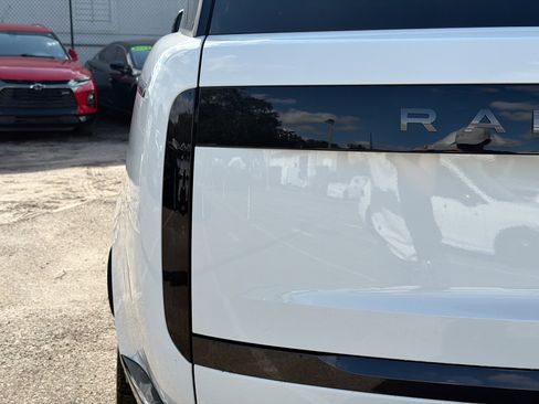 New 2026 Land Rover Range Rover SE image 10