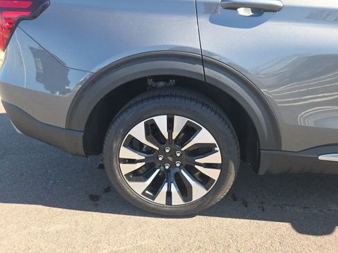 Used 2025 Ford Explorer Platinum w/ LUX Leather Package image 7