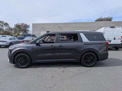 Used 2025 Kia Carnival image 9