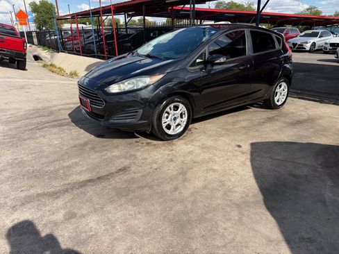 Used 2015 Ford Fiesta SE image 3