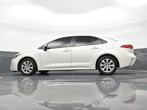 Used 2021 Toyota Corolla LE image 25