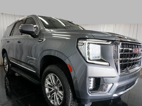 Used 2022 GMC Yukon SLT w/ SLT Premium Package image 2