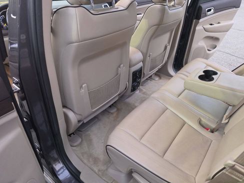 Used 2015 Jeep Grand Cherokee Overland w/ Advanced Technology Group AWD/4WD image 37