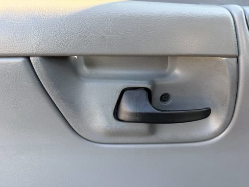 Used 2006 Ford E-350 and Econoline 350 XL image 11