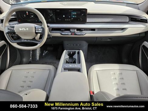 Used 2024 Kia EV9 Wind image 12
