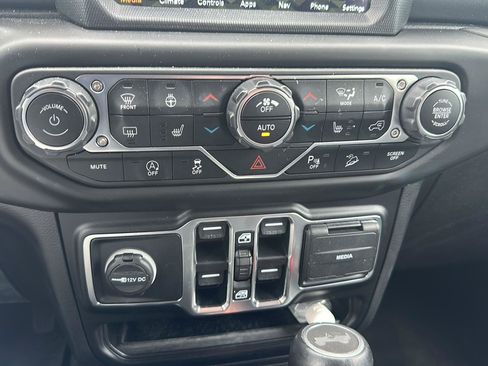 Used 2021 Jeep Wrangler Unlimited Sahara AWD/4WD image 18