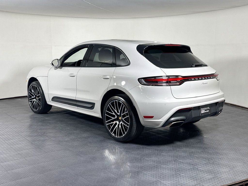 Certified 2026 Porsche Macan AWD/4WD image 3
