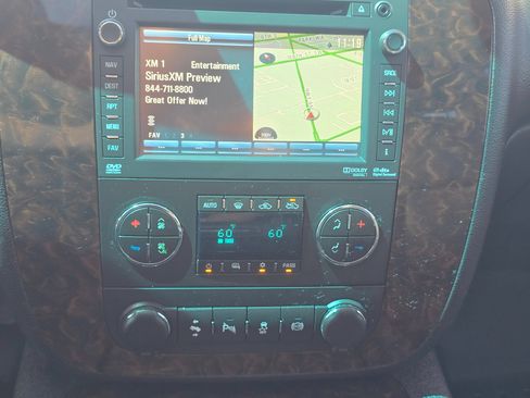 Used 2013 GMC Sierra 2500 Denali w/ Suspension Package, Off-Road AWD/4WD image 28