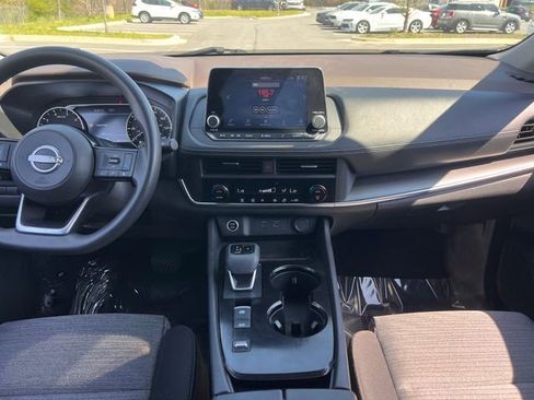 Used 2023 Nissan Rogue SV image 16