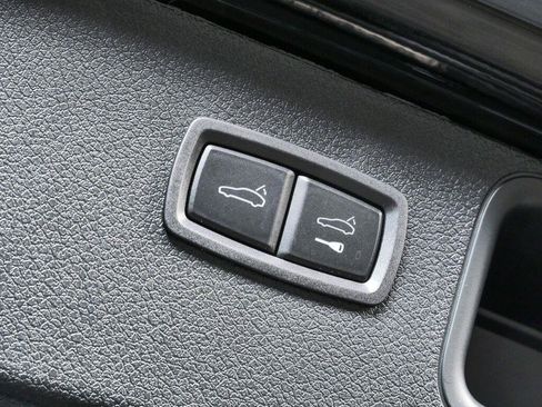 New 2026 Porsche Macan Turbo AWD/4WD image 33