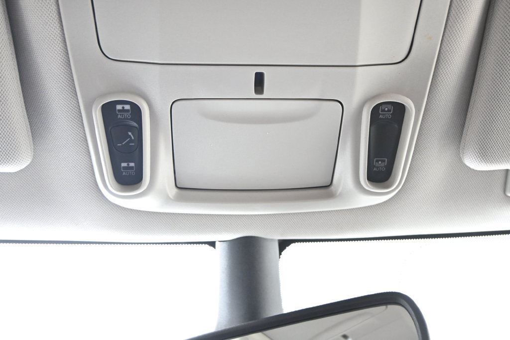 Used 2023 Chrysler Pacifica Limited FWD image 35