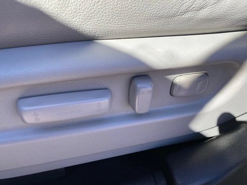 Used 2018 Honda Pilot Touring image 11