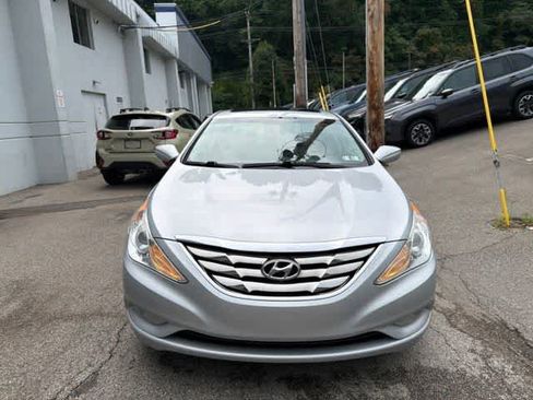 Used 2012 Hyundai Sonata SE w/ Navigation & Sunroof Pkg FWD image 4