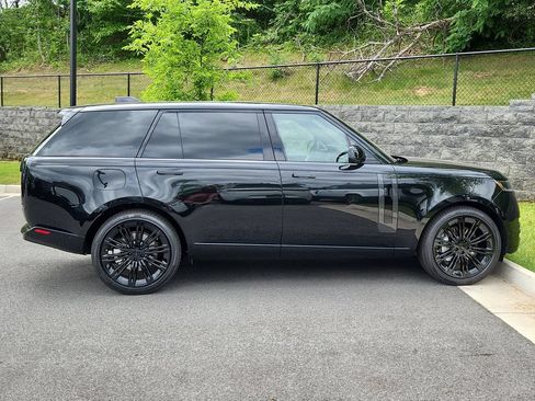 New 2026 Land Rover Range Rover Long Wheelbase SE AWD/4WD image 11