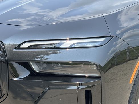 Certified 2023 BMW i7 xDrive60 AWD/4WD image 6