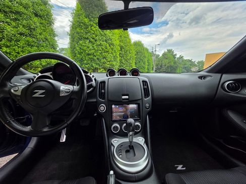 Used 2016 Nissan 370Z Coupe RWD image 13