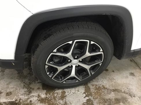 Used 2024 Jeep Compass Limited AWD/4WD image 4