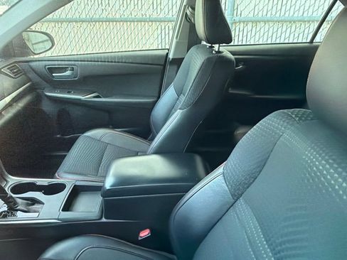 Used 2015 Toyota Camry SE FWD image 4